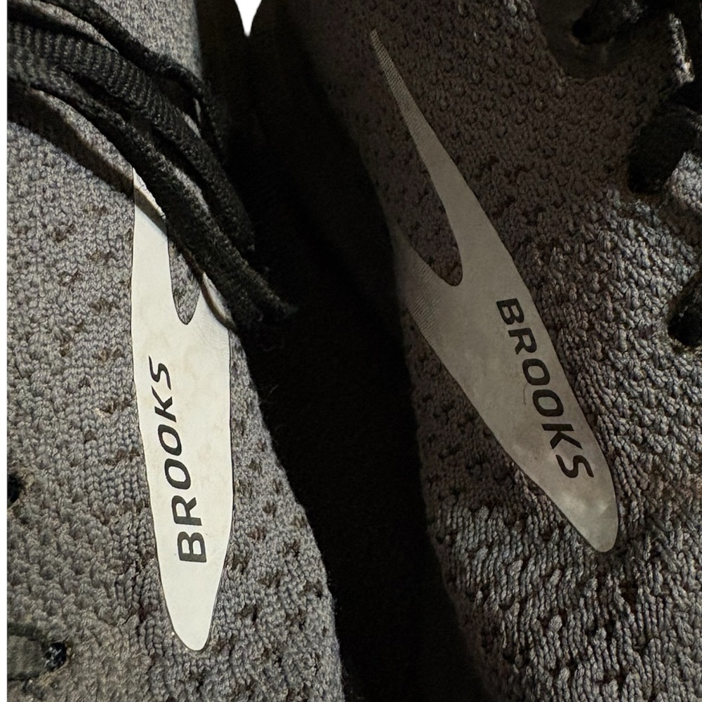 Brooks Men's Revel 4 Running Shoes Size 11 - Picture 5 of 16